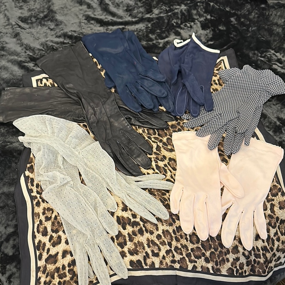 Lot of vintage gloves